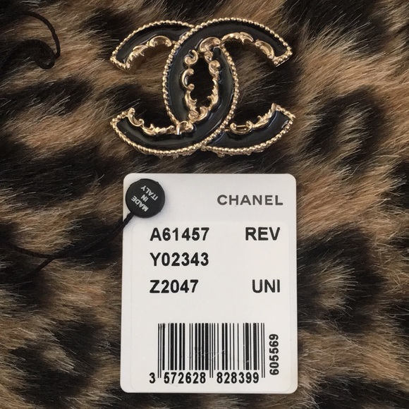 Chanel Enamel CC Black and Gold Brooch - Picture 5 of 5